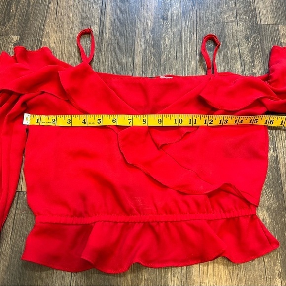 Women’s H&M divided Red ruffle cold shoulders Crop Top Size 4 - Picture 9 of 12
